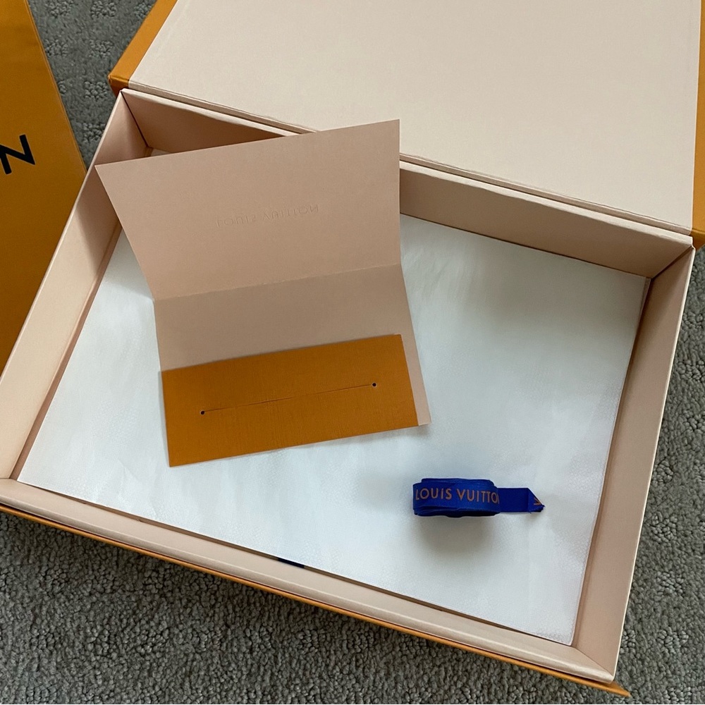 💯 Authentic LV Gift Box Set - Picture 4 of 7